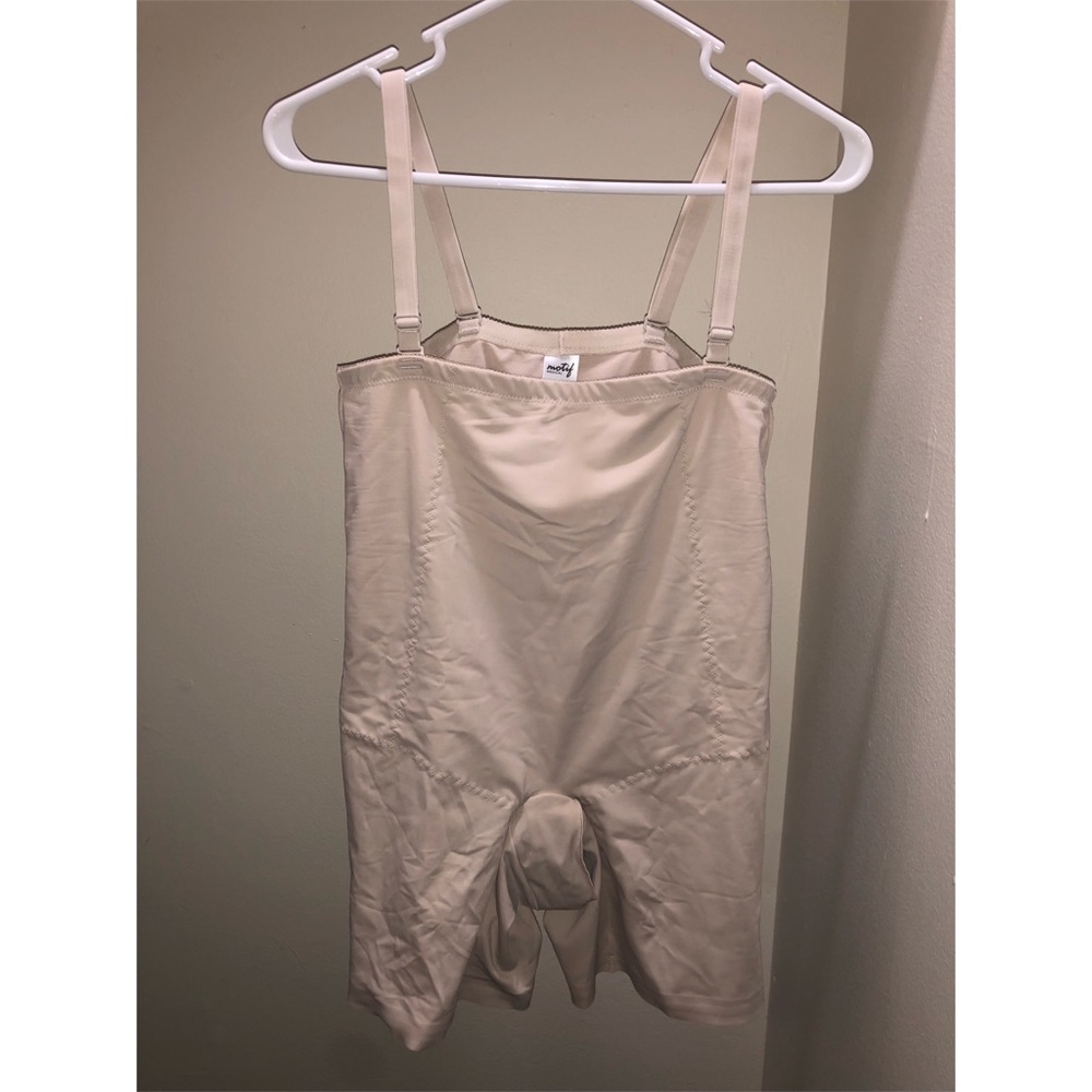 Postpartum recovery support garment